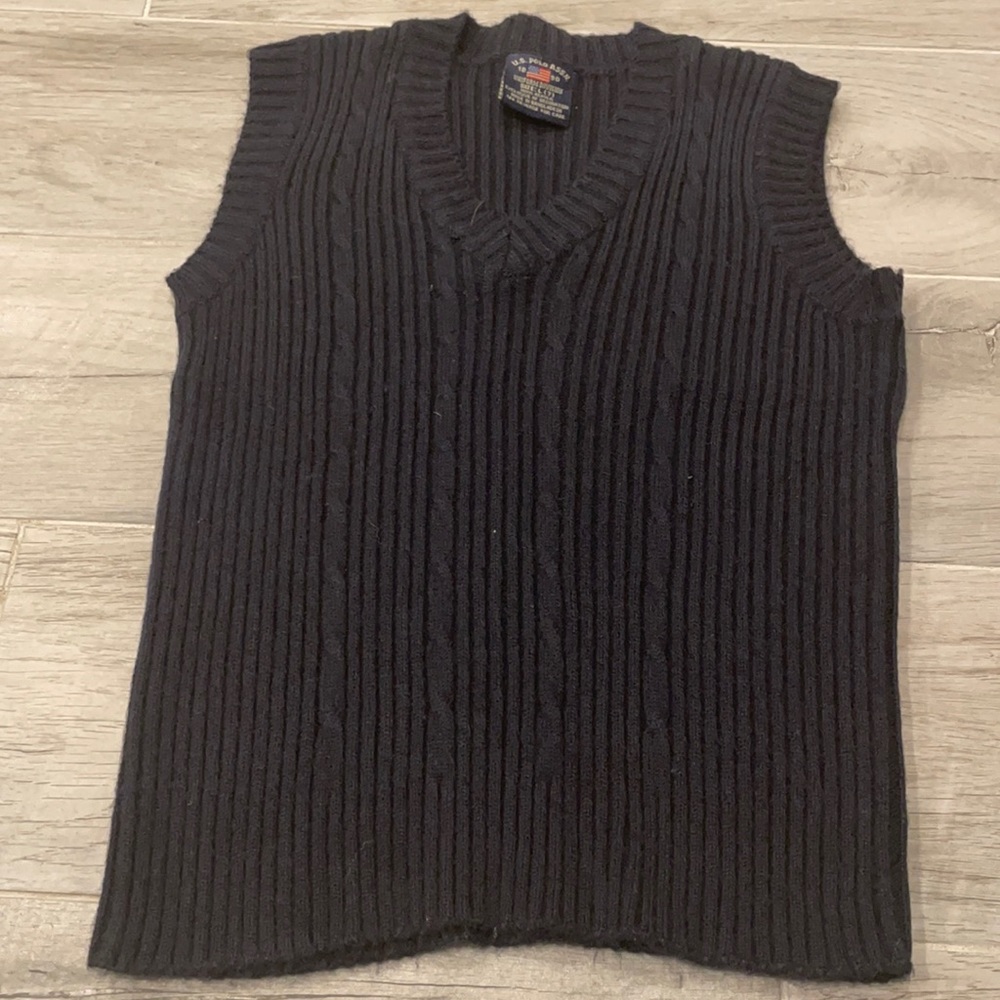 Boy’s Sweater vest size L (7)